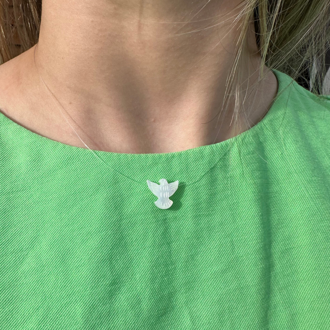 Colar Espírito Santo de Madrepérola no fio de nylon