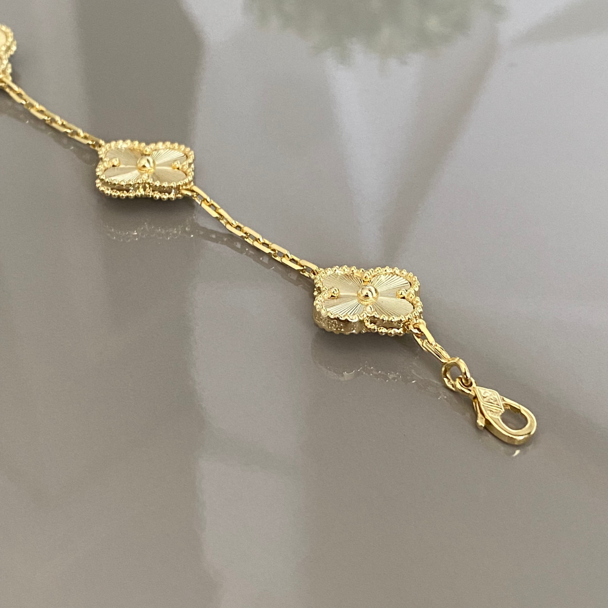 Pulseira Alhambra 5 Trevos Brilhantes - Ouro 18K